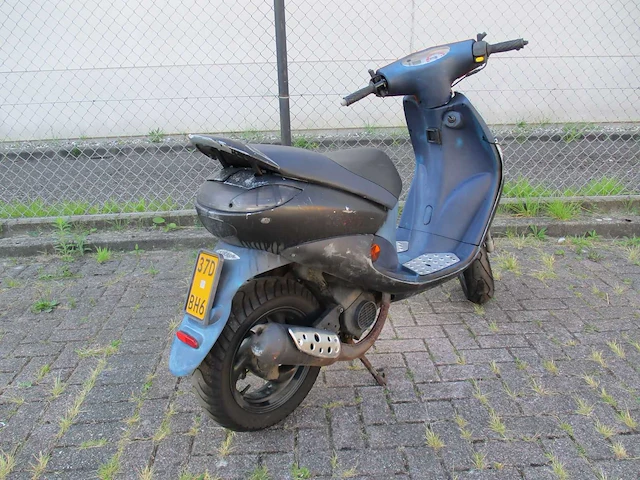 Peugeot - bromscooter - viva city sport line 2 takt - scooter - afbeelding 7 van  11
