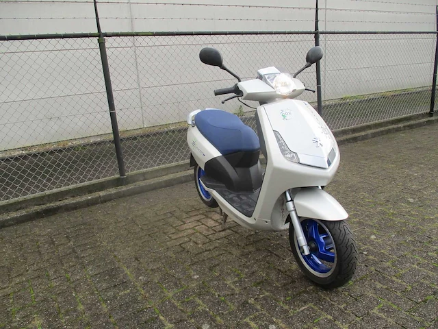 Peugeot - e-bromscooter - new viva city - e-scooter - afbeelding 8 van  12
