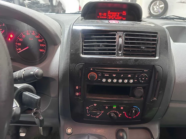 Peugeot - expert - 227 2.0 hdi l1h1 p+ - 9-vtk-36 - afbeelding 3 van  16