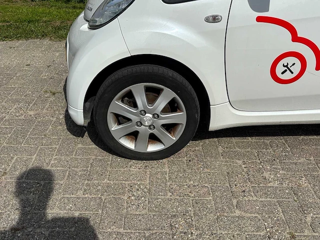 Peugeot - ion - active - car - 2011 - afbeelding 16 van  23