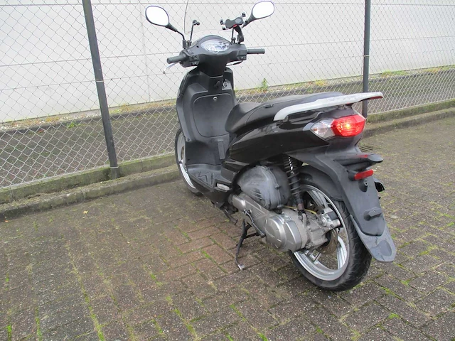 Peugeot - motorscooter - tweet 125 - motorfiets - afbeelding 2 van  11