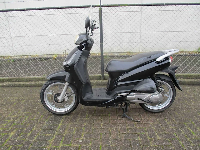 Peugeot - motorscooter - tweet 125 - motorfiets - afbeelding 1 van  11