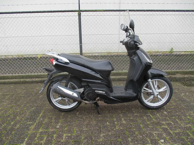 Peugeot - motorscooter - tweet 125 - motorfiets - afbeelding 8 van  11