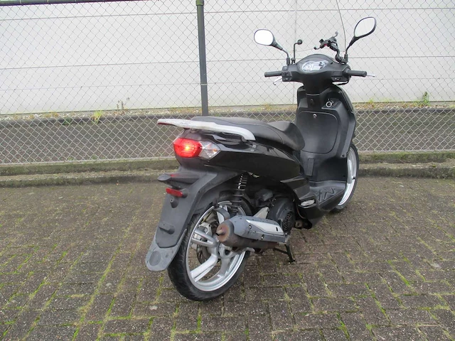 Peugeot - motorscooter - tweet 125 - motorfiets - afbeelding 9 van  11