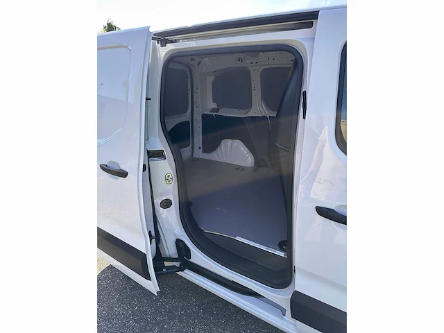 Peugeot - partner - 1.5 bluehdi 130 eat8 - v-73-djb - afbeelding 10 van  15