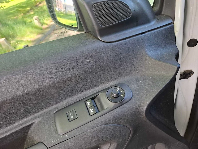 Peugeot - partner - 1.5 bluehdi pro - bedrijfswagen - afbeelding 7 van  24