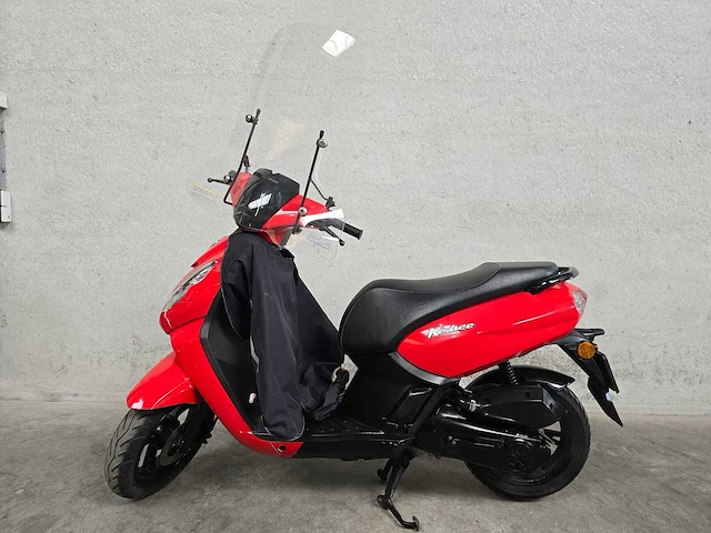 Peugeot - snorscooter - kisbee 4t - 25km uitvoering drf86r - afbeelding 1 van  8