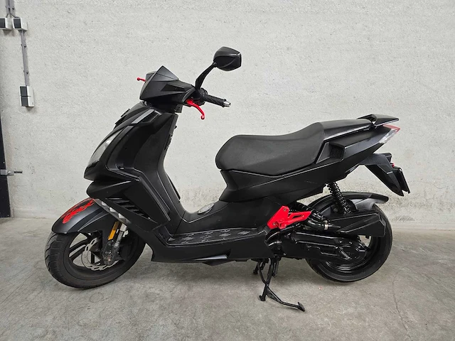 Peugeot - snorscooter - kisbee 4t - 25km uitvoering drf86r - afbeelding 1 van  7