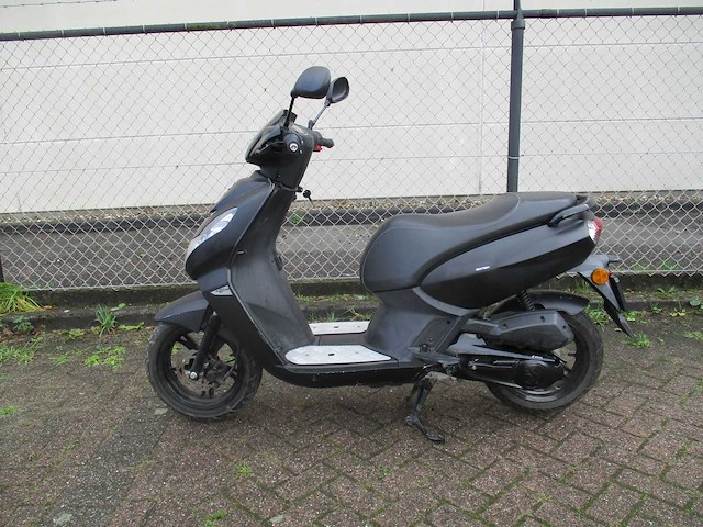 Peugeot - snorscooter - kisbee rs injectie - scooter - afbeelding 1 van  10