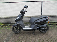 Peugeot - snorscooter - kisbee rs injectie - scooter - afbeelding 1 van  10