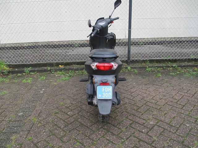 Peugeot - snorscooter - kisbee rs injectie - scooter - afbeelding 9 van  10