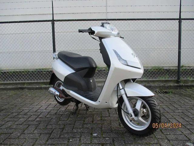 Peugeot - snorscooter - new viva city "basic" - scooter - afbeelding 4 van  9