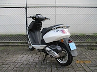 Peugeot - snorscooter - new viva city "basic" - scooter - afbeelding 7 van  9