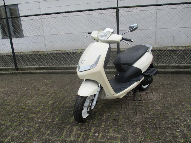 Peugeot - snorscooter - new viva city sixties - scooter - afbeelding 5 van  12
