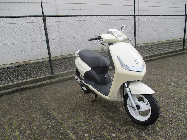 Peugeot - snorscooter - new viva city sixties - scooter - afbeelding 8 van  12