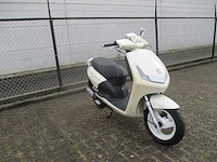 Peugeot - snorscooter - new viva city sixties - scooter - afbeelding 8 van  12