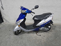 Peugeot - snorscooter - v-click - 4t 25km uitvoering d250bl - afbeelding 1 van  7