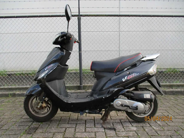 Peugeot - snorscooter - v-click - scooter - afbeelding 1 van  10