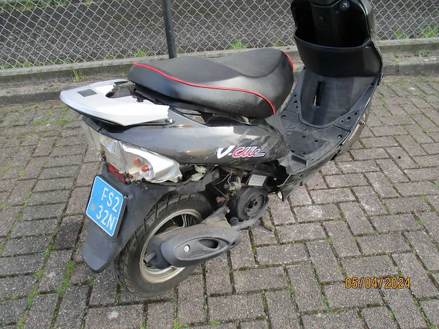 Peugeot - snorscooter - v-click - scooter - afbeelding 8 van  10