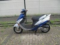 Peugeot - snorscooter - v-click - scooter - afbeelding 1 van  9