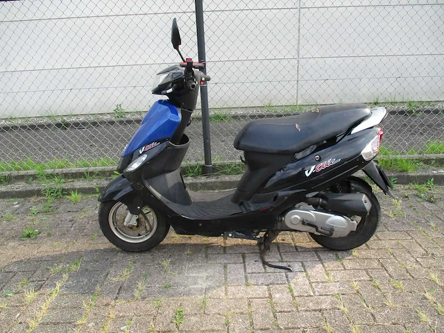 Peugeot - snorscooter - v-click - scooter - afbeelding 1 van  9