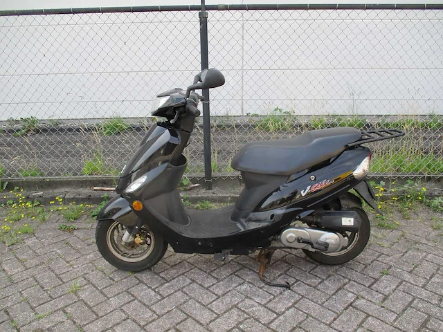 Peugeot - snorscooter - v-click - scooter - afbeelding 1 van  11