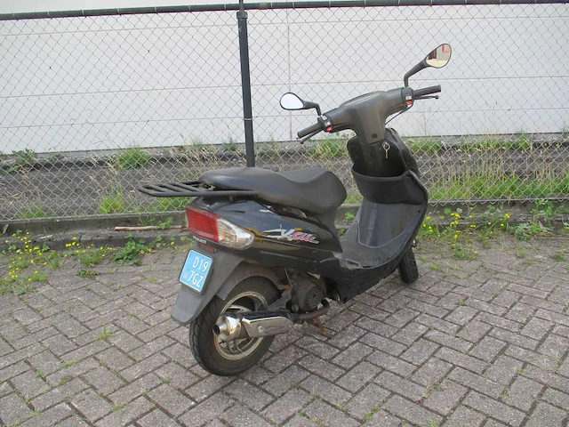 Peugeot - snorscooter - v-click - scooter - afbeelding 9 van  11