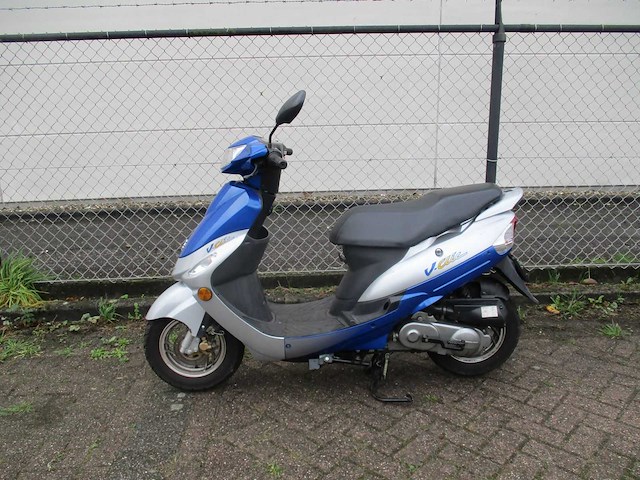 Peugeot - snorscooter - v-click - scooter - afbeelding 1 van  10