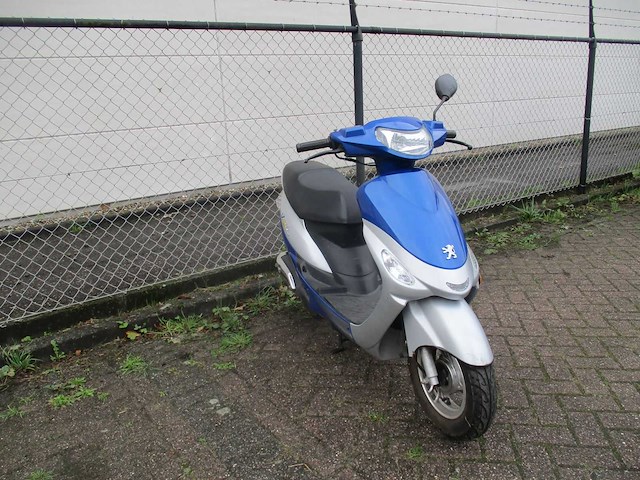 Peugeot - snorscooter - v-click - scooter - afbeelding 6 van  10