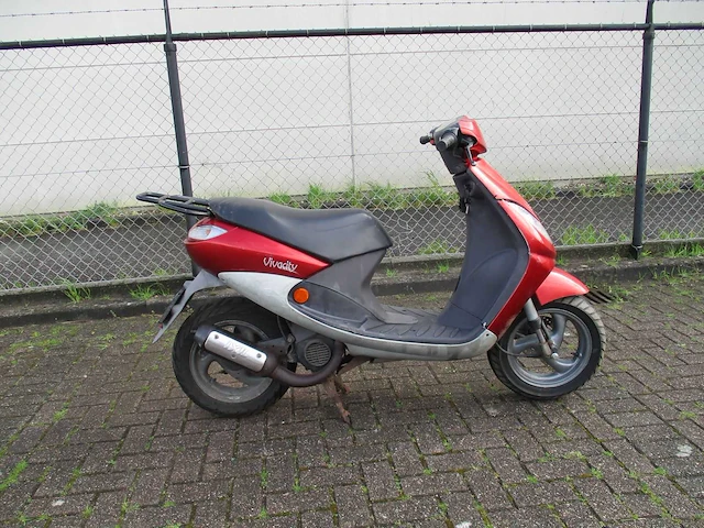 Peugeot - snorscooter - viva city "basic" 2 tact - scooter - afbeelding 5 van  9