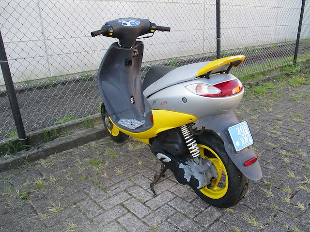 Peugeot - snorscooter - viva city x-race 2 takt - scooter - afbeelding 10 van  11