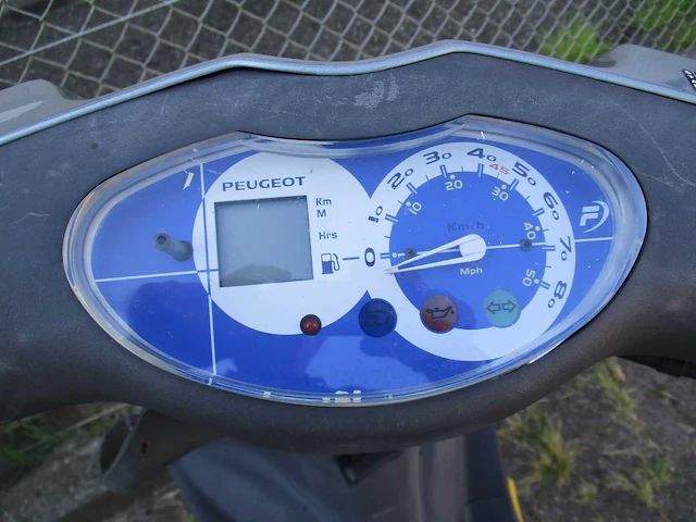 Peugeot - snorscooter - viva city x-race 2 takt - scooter - afbeelding 11 van  11
