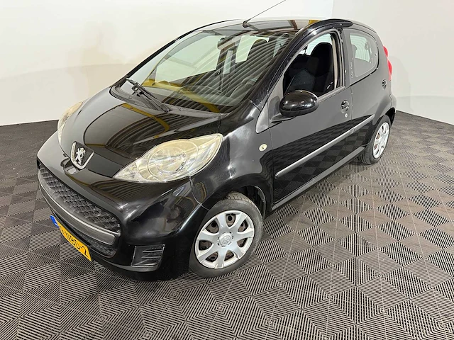 Peugeot 107 1.0-12v urban move, 99-nbd-2 - afbeelding 1 van  13