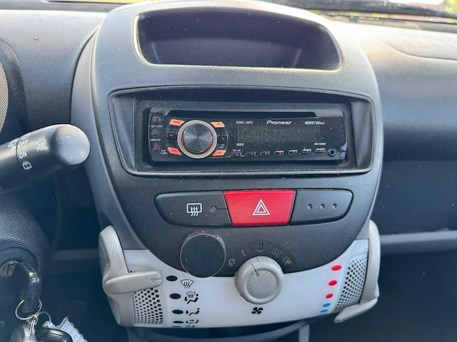 Peugeot 107 1.0-12v xr 1e eigenaar 103000 km 95-plj-4 - afbeelding 11 van  14