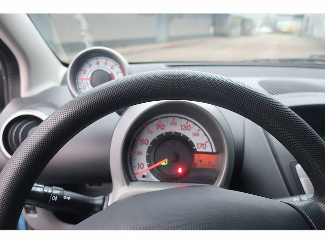 Peugeot 107 1.0-12v xr, 95-pjl-6 - afbeelding 11 van  13