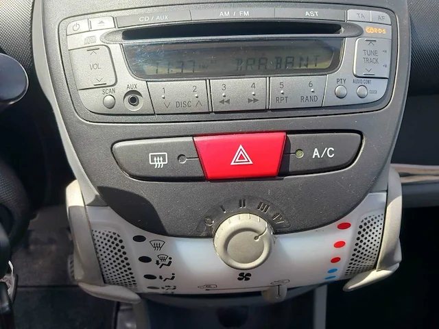 Peugeot 107 1.0-12v xr , z-959-pn - afbeelding 14 van  15