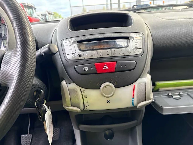 Peugeot 107 1.0-12v xs , 06-zn-bz - afbeelding 2 van  17