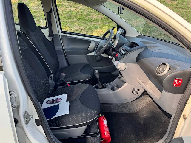 Peugeot 107 1.0-12v xs 5-deurs s-067-gh - afbeelding 13 van  16