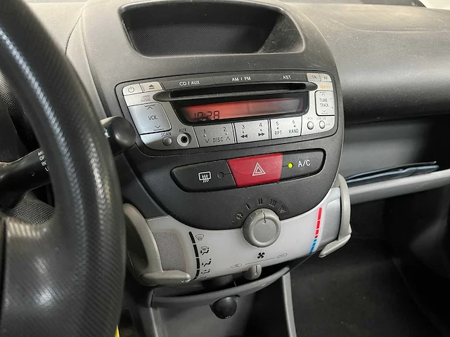 Peugeot 107 1.0-12v xs 68pk 2006 (origineel-nl), 86-tn-nb - afbeelding 33 van  49