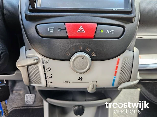 Peugeot 107 1.0-12v xs 91-tl-vn - afbeelding 8 van  21