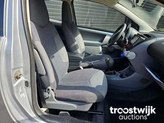 Peugeot 107 1.0-12v xs 91-tl-vn - afbeelding 9 van  21