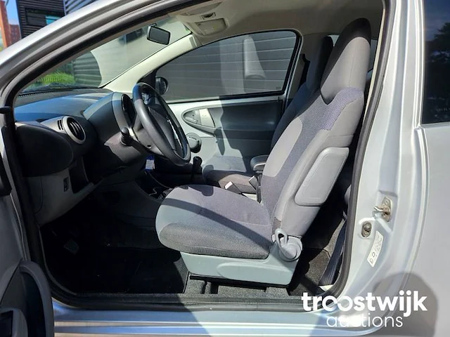 Peugeot 107 1.0-12v xs 91-tl-vn - afbeelding 21 van  21