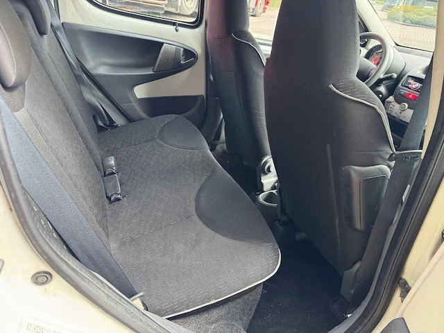 Peugeot 107 1.0-12v xs airco 44-hpf-3 - afbeelding 8 van  16