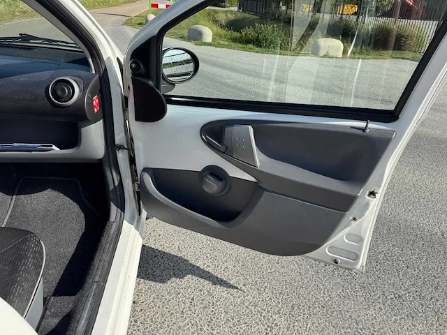 Peugeot 107 1.0-12v xs airco 5-deurs 10-srf-9 - afbeelding 2 van  14