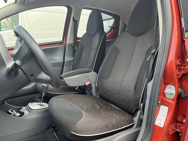Peugeot 107 1.0-12v xs car 2009 | 50-hzt-1 - afbeelding 2 van  21