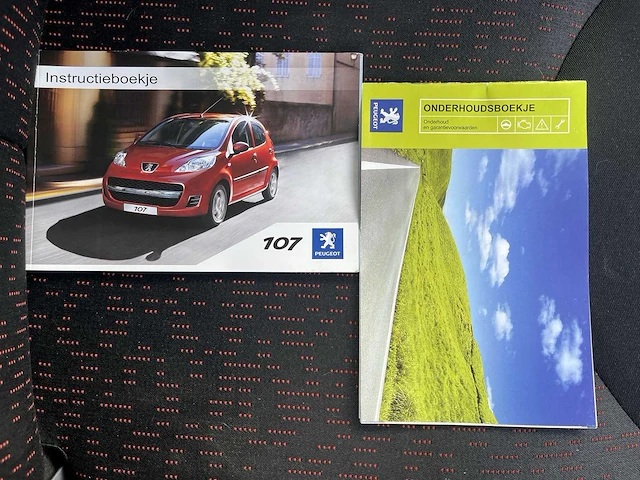 Peugeot 107 1.0-12v xs car 2009 | 50-hzt-1 - afbeelding 13 van  21