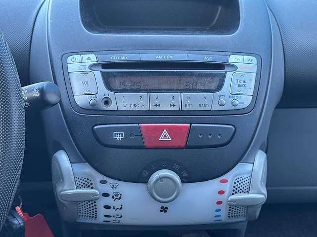 Peugeot 107 1.0-12v xs car 2011 | 60-psp-7 - afbeelding 6 van  20