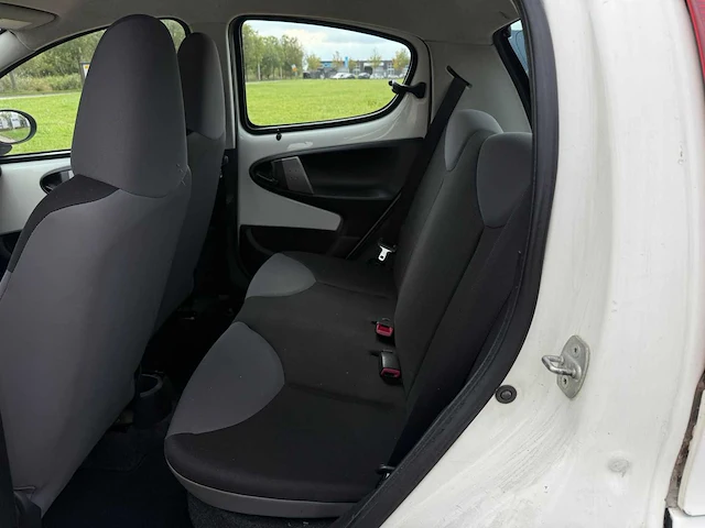 Peugeot 107 1.0 access accent , 55-xbz-9 - afbeelding 11 van  14