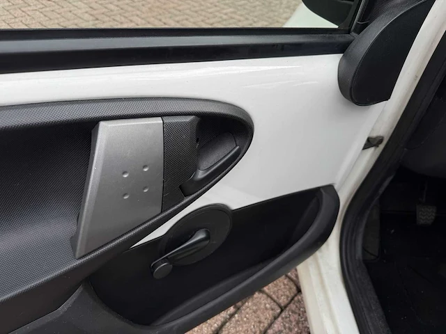 Peugeot 107 1.0 access accent , 55-xbz-9 - afbeelding 14 van  14