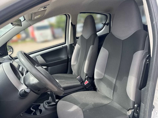 Peugeot 107 1.0 urban light accent 2014 | 8-tkd-06 - afbeelding 17 van  22